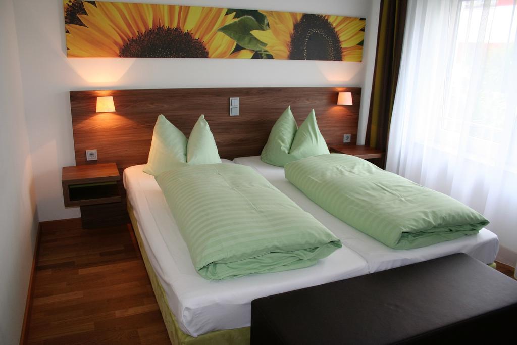 Stadthotel Bernstein Regensburg Ngoại thất bức ảnh